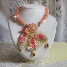 Necklace Les Délices de l'Eté embroidered with a yellow and pink silk ribbon, seed beads and Swarovski crystals